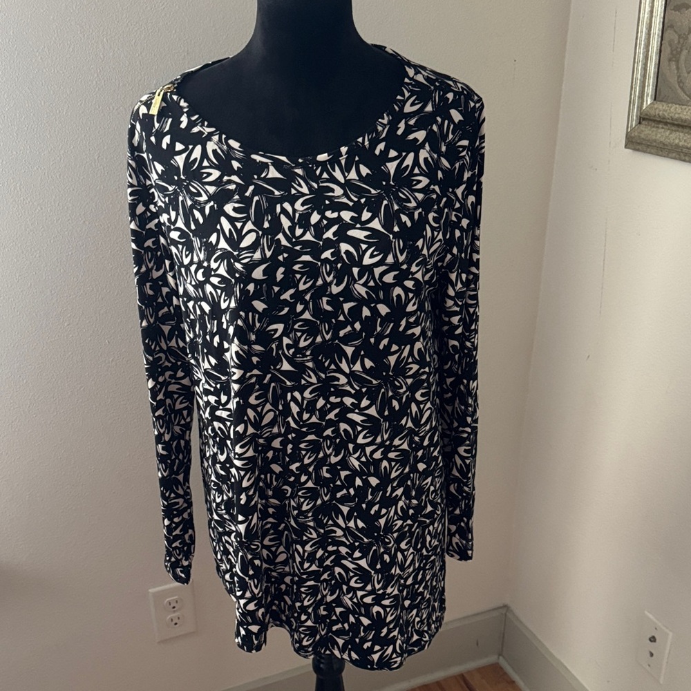 Chaus blouse top sz L Black White Geo Print Long Sleeve Polyester Stretch‎